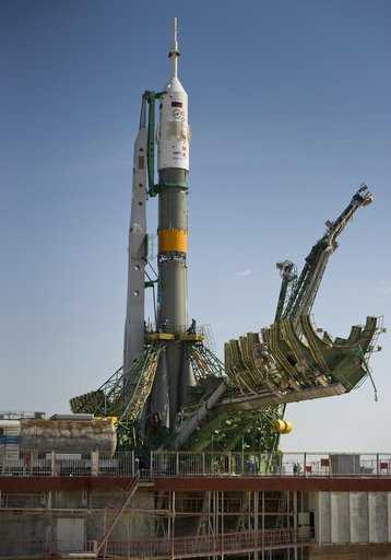 Expedition 28 Soyuz Rollout