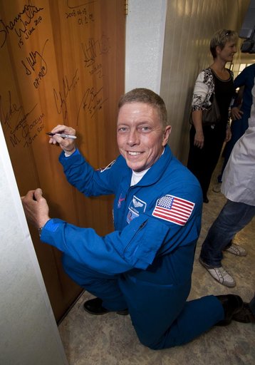Expedition 28 Preflight
