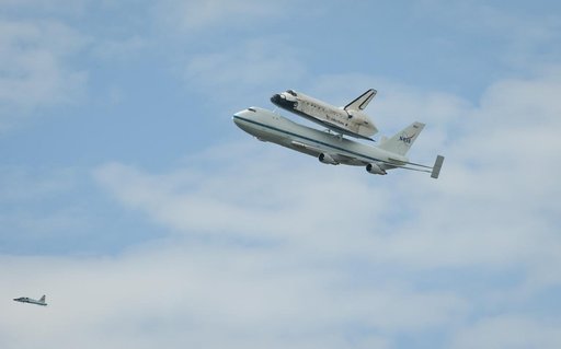 Space Shuttle Discovery DC Fly-Over