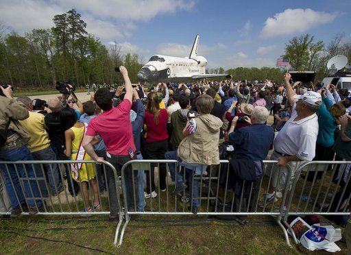 Shuttle Discovery Arrives at Udvar-Hazy