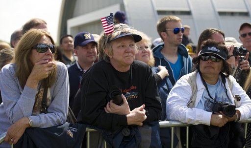 Shuttle Discovery Arrives at Udvar-Hazy