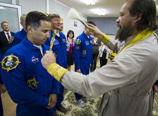Expedition 31 Crew Prepares For Launch