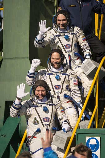 Expedition 33 Crew Waves Farewell