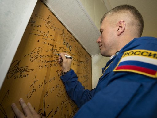 Expedition 33 Crew Hotel Departure