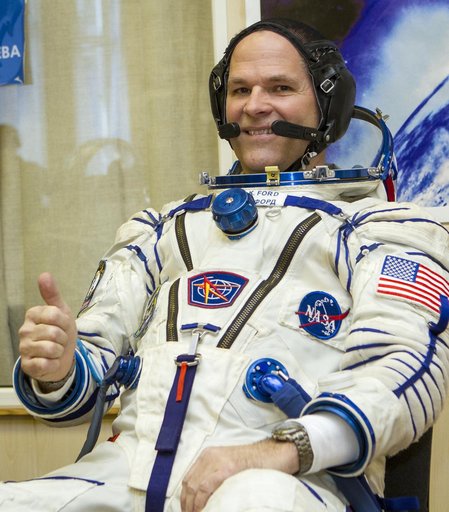 Expedition 33 Crew Suitup