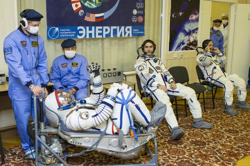 Expedition 33 Crew Suitup