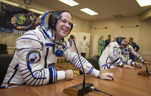 Expedition 33 Crew Suitup
