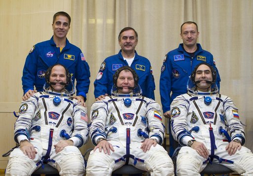Expedition 33 Crew Suitup