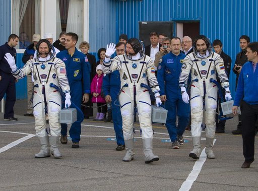Expedition 33 Crew Suitup