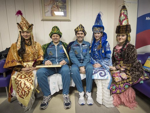 Expedition 34 Crew Lands