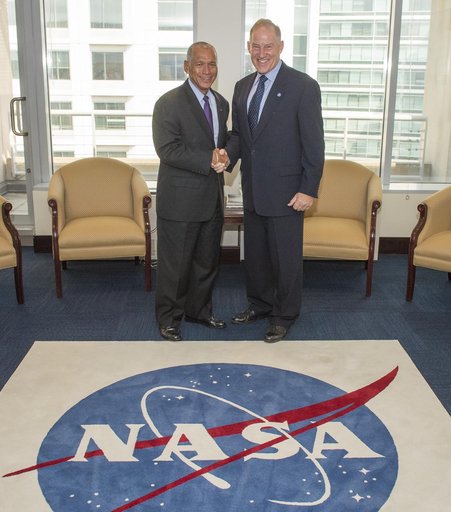 Heads of NASA and CSA Meet