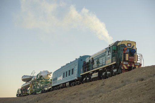 Expedition 37 Soyuz Rollout