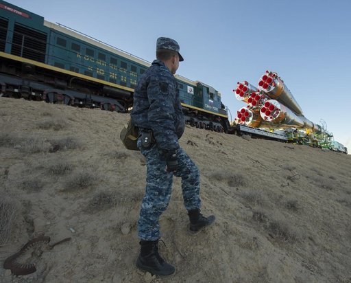 Expedition 37 Soyuz Rollout