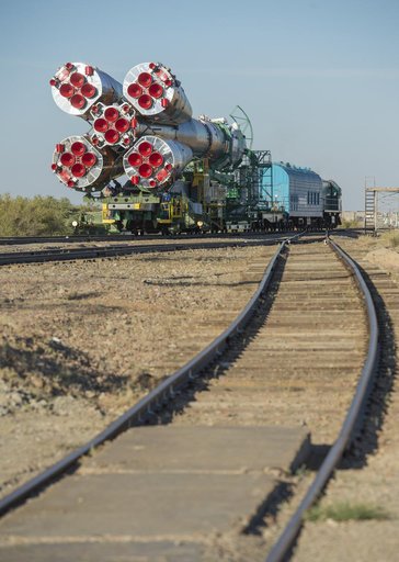 Expedition 37 Soyuz Rollout