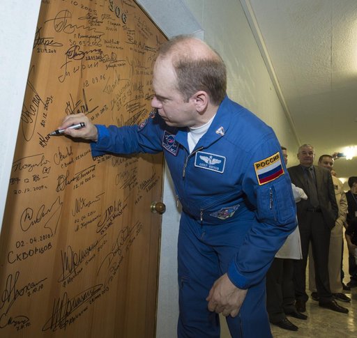 Expedition 37 Door Signing