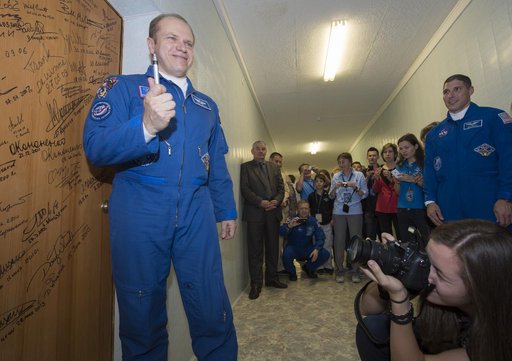 Expedition 37 Door Signing