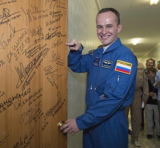 Expedition 37 Door Signing