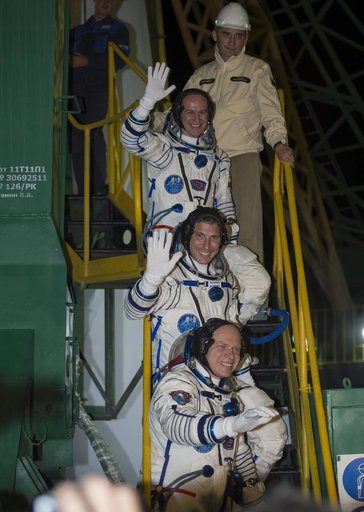 Expedition 37 Preflight