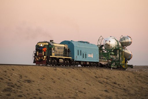 Expedition 38 Soyuz Rollout