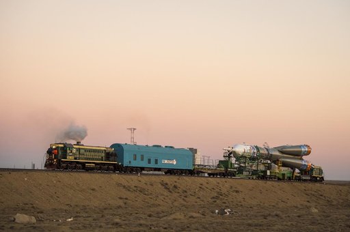 Expedition 38 Soyuz Rollout
