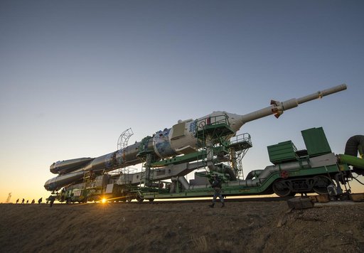 Expedition 38 Soyuz Rollout