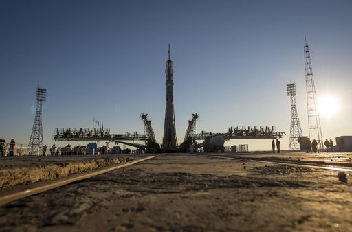 Expedition 38 Soyuz Rollout
