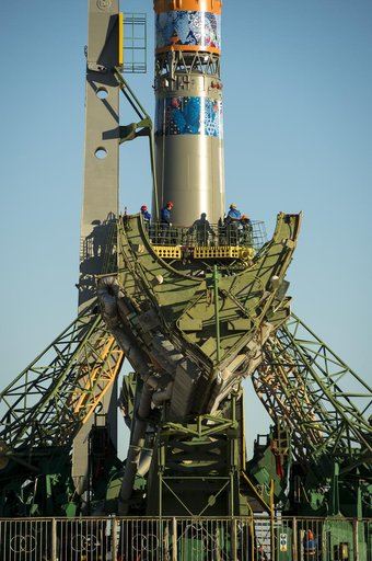 Expedition 38 Soyuz Rollout