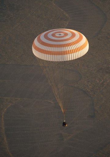 Expedition 37 Landing