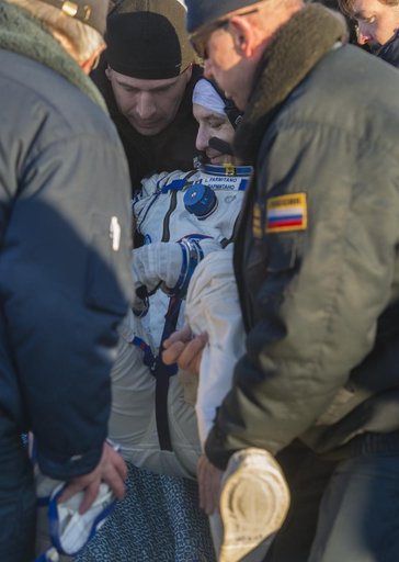 Expedition 37 Landing