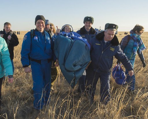 Expedition 37 Landing