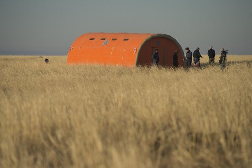 Expedition 37 Landing