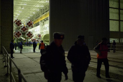 Expedition 39 Soyuz Rollout