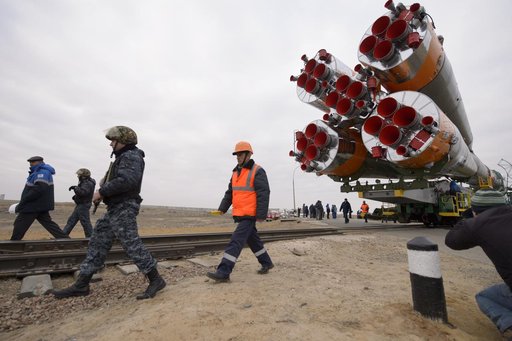Expedition 39 Soyuz Rollout