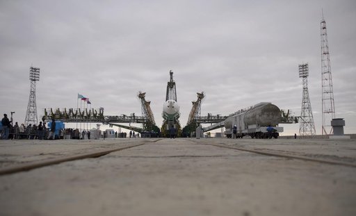 Expedition 39 Soyuz Rollout
