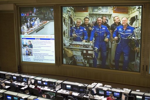 Expedition 39 Docking