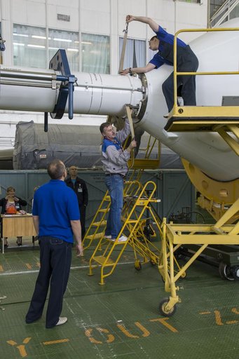 Expedition 40 Preflight