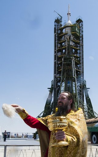 Expedition 40 Preflight