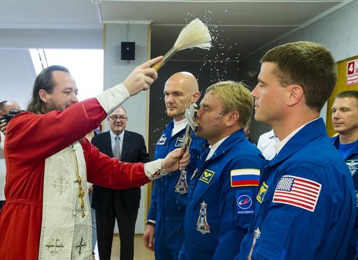 Expedition 40 Preflight
