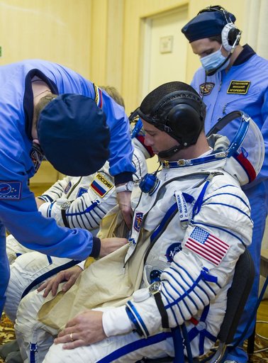Expedition 40 Preflight