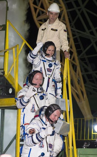 Expedition 41 Crew Wave