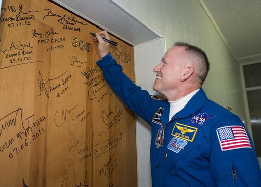Expedition 41 Crew Door Signing