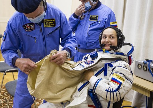 Expedition 41 Suit Up