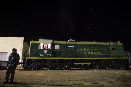 Expedition 42 Soyuz Rollout