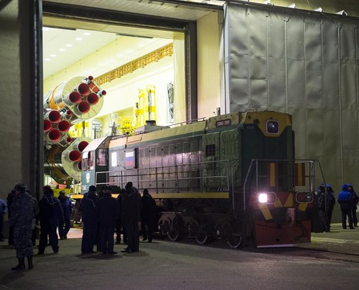 Expedition 42 Soyuz Rollout