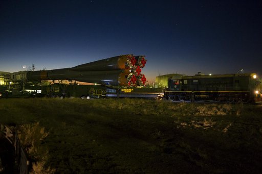 Expedition 42 Soyuz Rollout