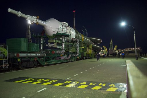 Expedition 42 Soyuz Rollout