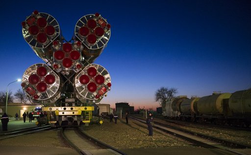 Expedition 42 Soyuz Rollout