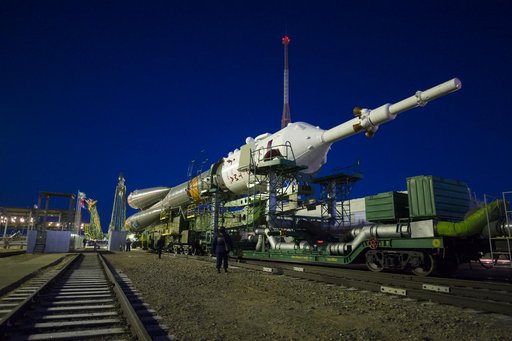 Expedition 42 Soyuz Rollout