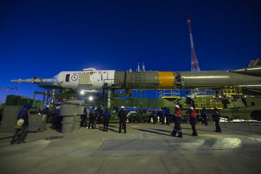 Expedition 42 Soyuz Rollout