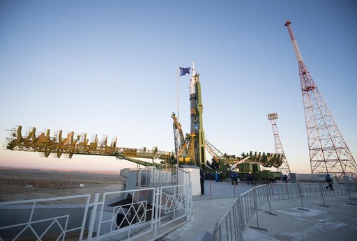Expedition 42 Soyuz Rollout